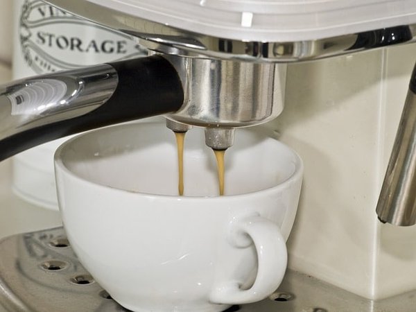 Le Guide Ultime pour Choisir Votre Machine à Café Automatique : Performance et Confort au Quotidien